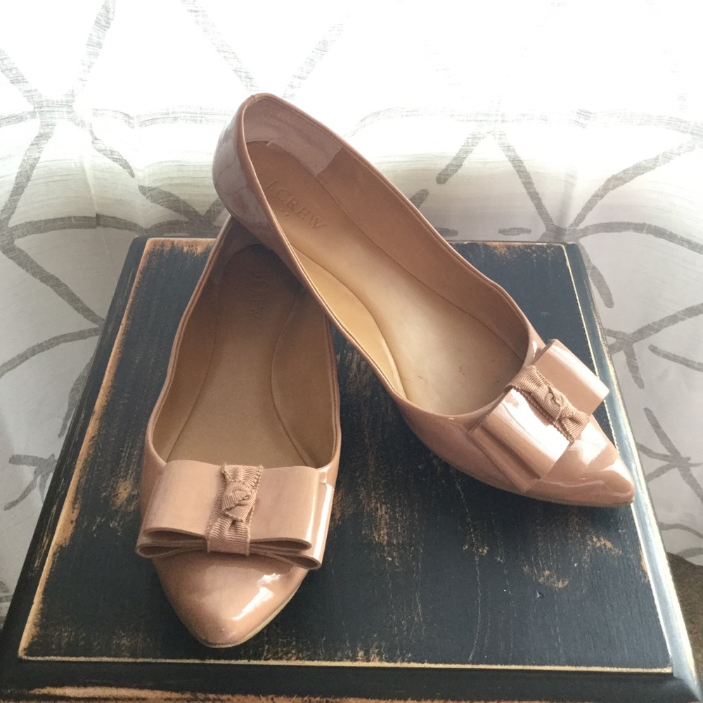 Patent leather bow flats!